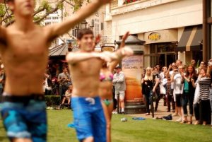 PacSun organizes bikini flash mobs