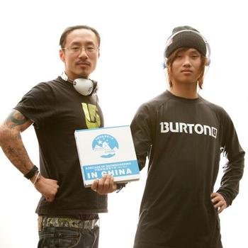 Chinese snowboarders Wang Lei and He Wei. Photo by Dmitry Kiyono.