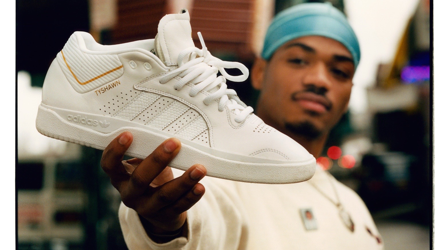 512140 FW19 TYSHAWN Supporting Imagery TripleWhite Lifestyle 02