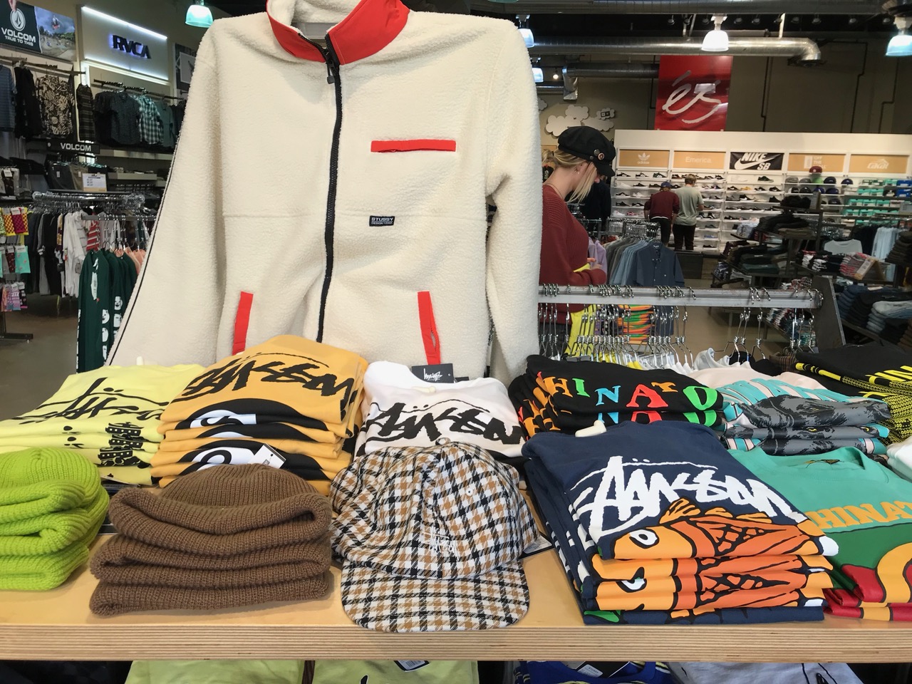 holiday19 ActiveStussy 1