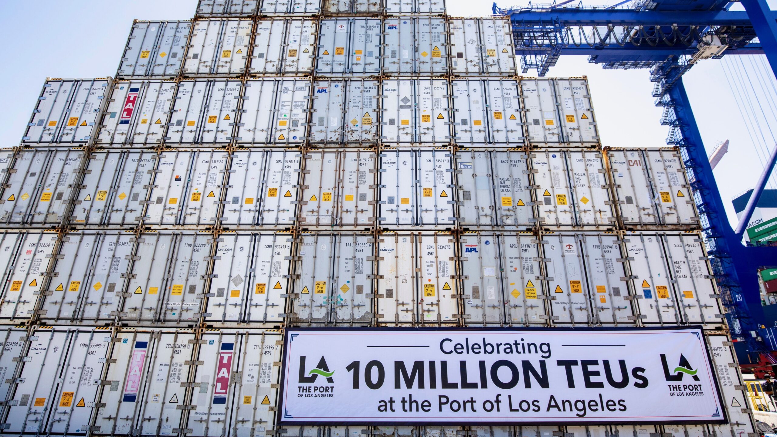 210610 10 Million TEUs DH 0020