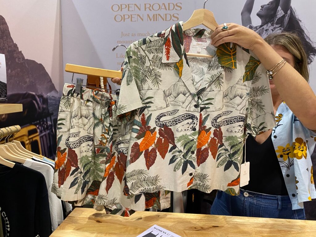 A Roark Women's twinset 