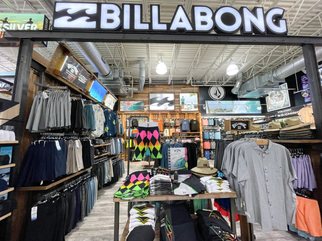 Billabong men's buildout. Photo by SES. 