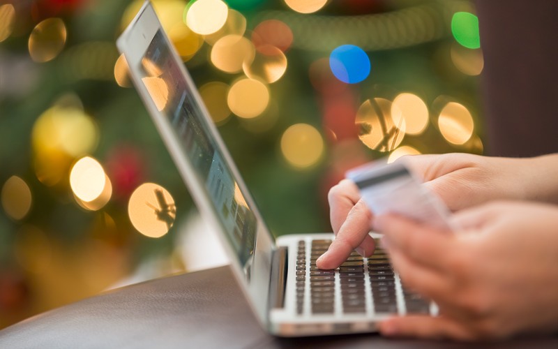 Adobe_holiday_online_AdobeStock_98469242_800x500