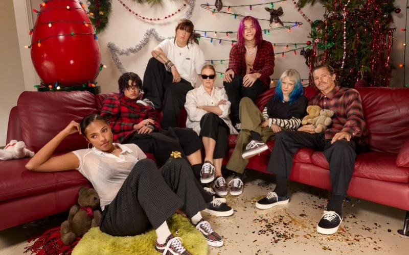 Vans HO26_Lifestyle_Holiday_13B_CABIN FEVER GROUP 2.png